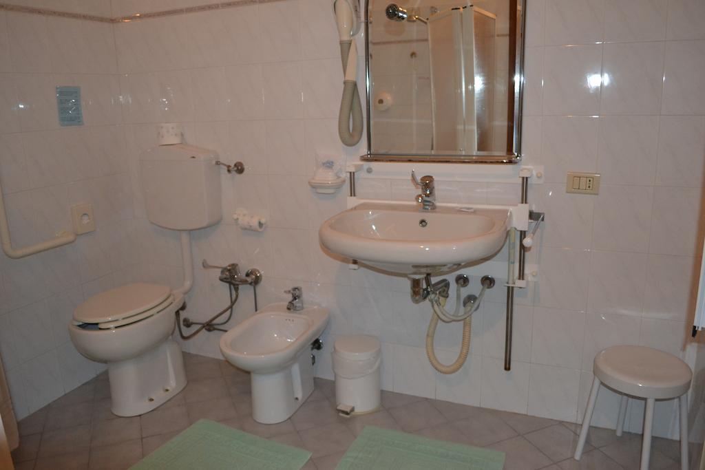 Albergo Elena ปิอาโนโร ภายนอก รูปภาพ